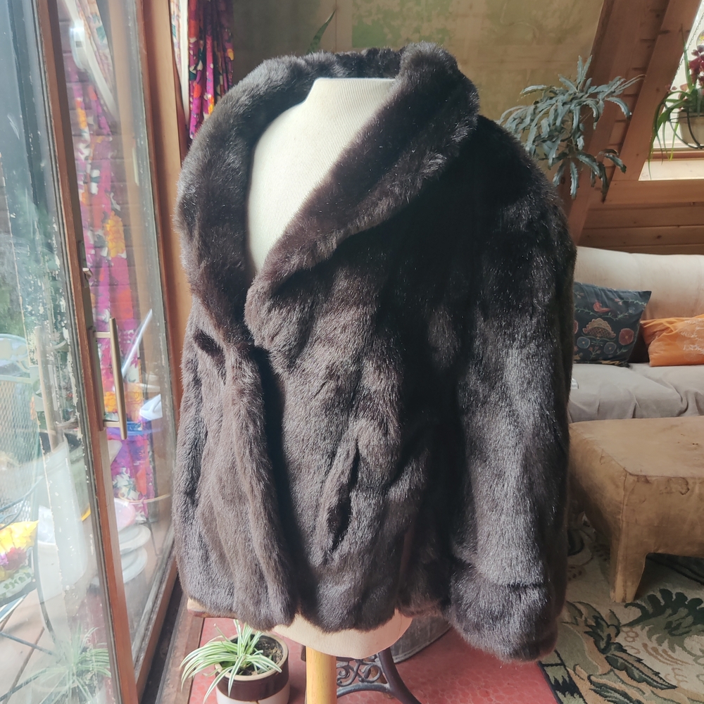 VTG 60s Dark Brown Vegan Faux Fur Cape Shawl Wrap Lined Pockets Glam Luxe READ - Picture 4 of 16
